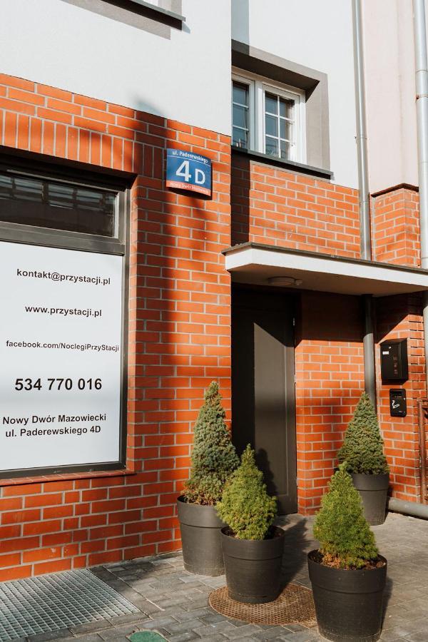 Noclegi Przy Stacji Nowy Dwór Mazowiecki Extérieur photo